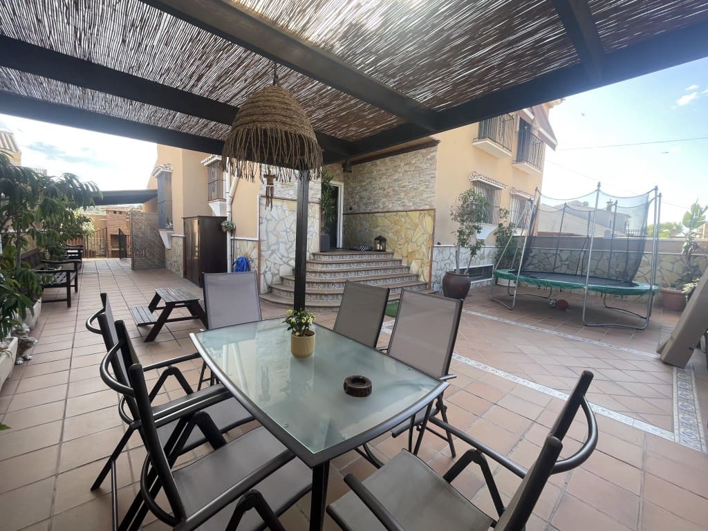 4 soveværelse Villa til salg i Velez-Malaga med swimmingpool - € 650.000 (Ref: 9160854)