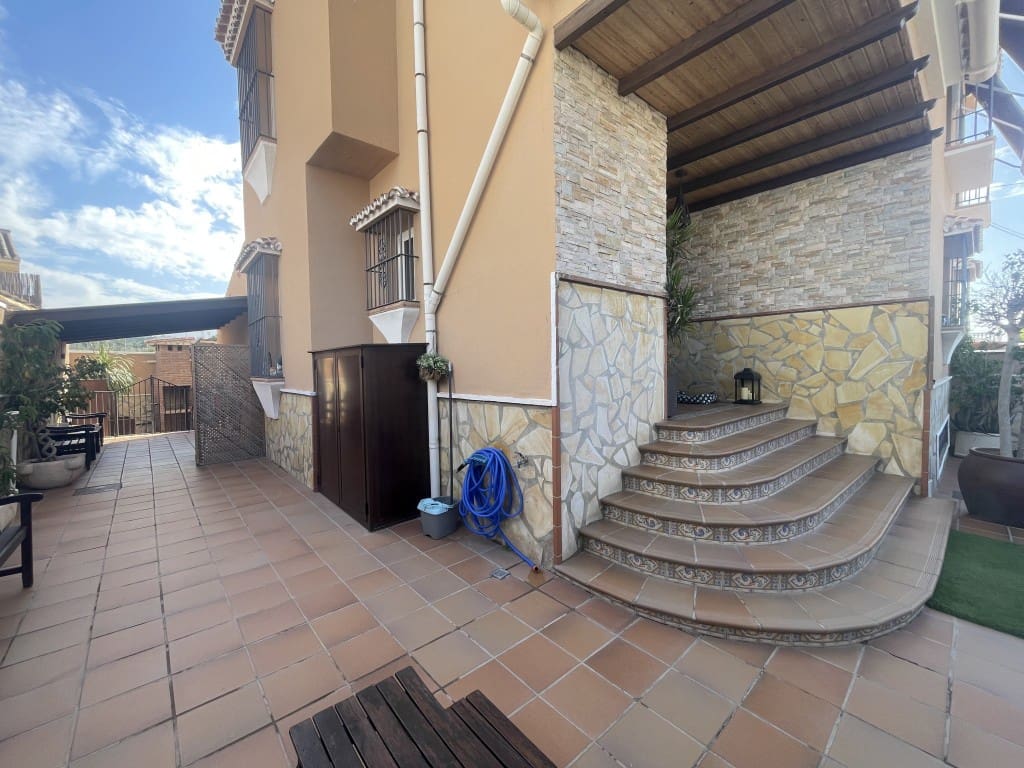 4 soveværelse Villa til salg i Velez-Malaga med swimmingpool - € 650.000 (Ref: 9160854)