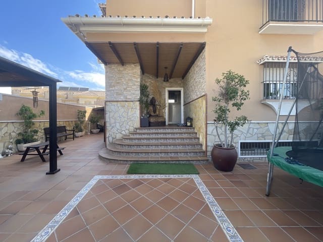 4 soveværelse Villa til salg i Vélez-Málaga med swimmingpool - € 650.000 (Ref: 9160854)