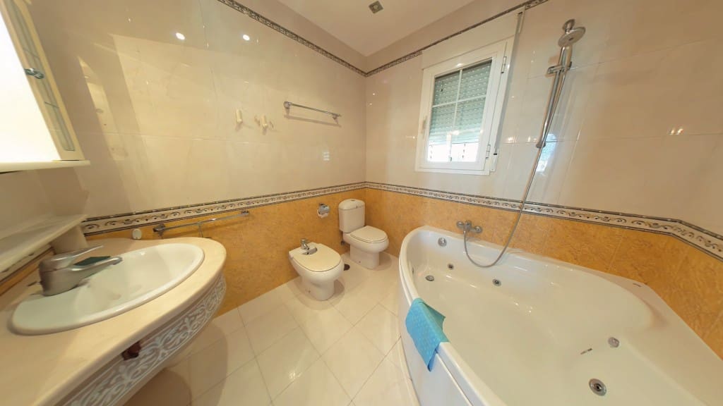 5 soverom Villa til salgs i Caleta de Velez med garasje - € 995 000 (Ref: 9248051)