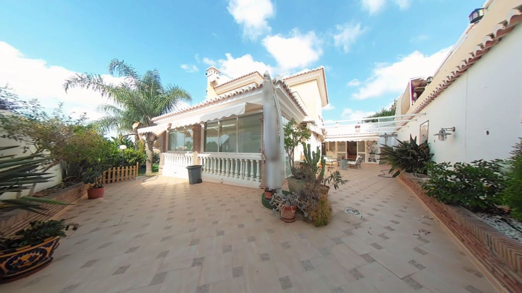 5 soverom Villa til salgs i Caleta de Velez med garasje - € 995 000 (Ref: 9248051)