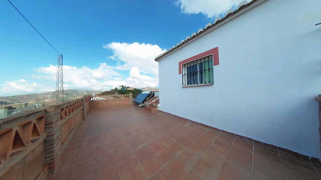 5 sypialnia Finka/Dom wiejski na sprzedaż w Torrox z garażem - 450 000 € (Ref: 9353174)