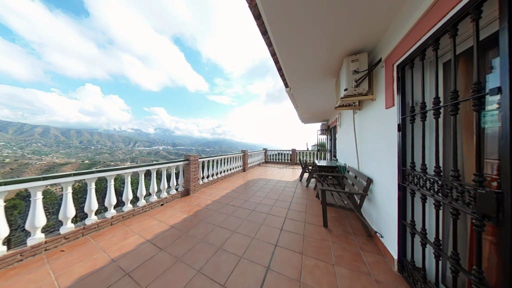 5 sypialnia Finka/Dom wiejski na sprzedaż w Torrox z garażem - 450 000 € (Ref: 9353174)