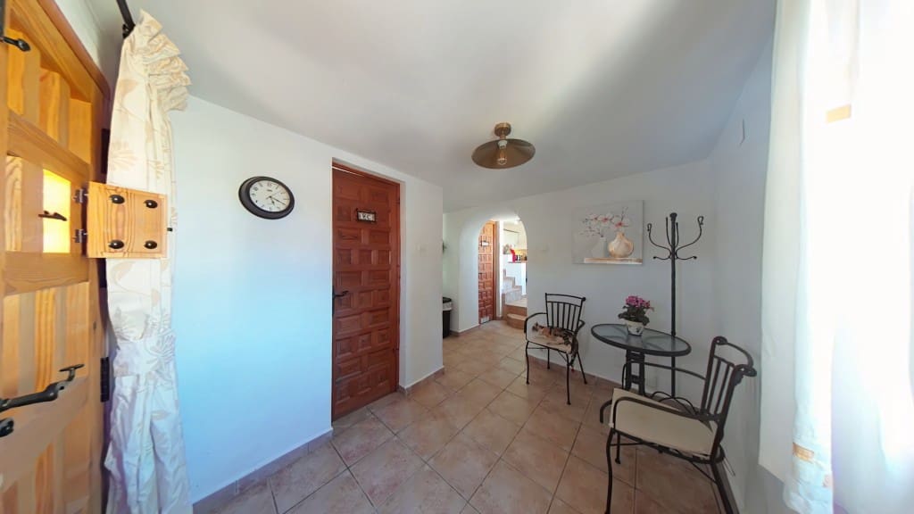 4 makuuhuone Omakotitalo myytävänä paikassa Periana mukana uima-altaan - 275 000 € (Ref: 9355568)