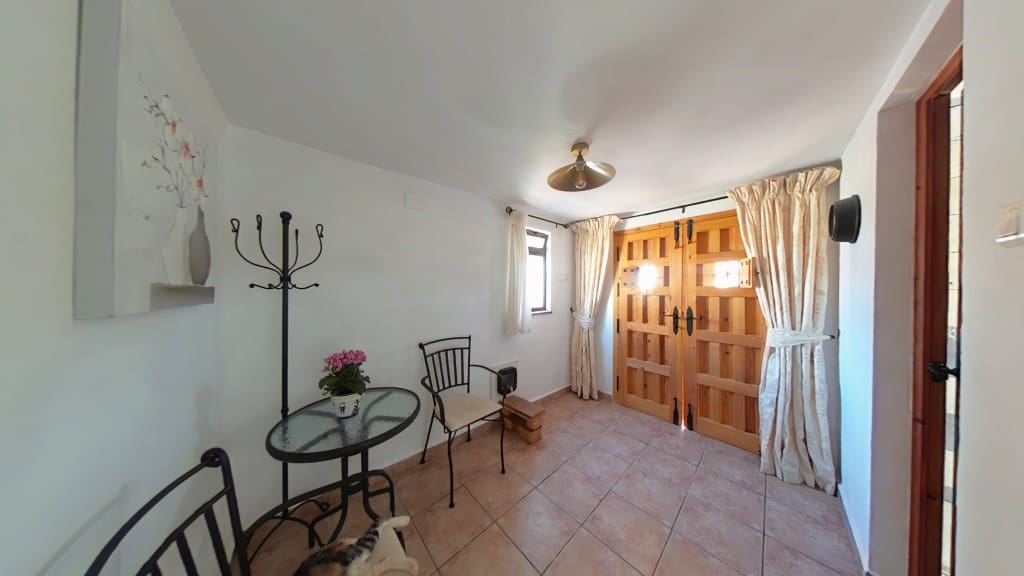 4 makuuhuone Omakotitalo myytävänä paikassa Periana mukana uima-altaan - 275 000 € (Ref: 9355568)