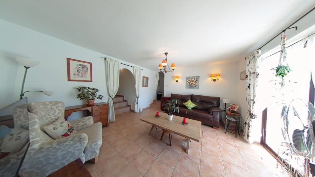 4 makuuhuone Omakotitalo myytävänä paikassa Periana mukana uima-altaan - 275 000 € (Ref: 9355568)