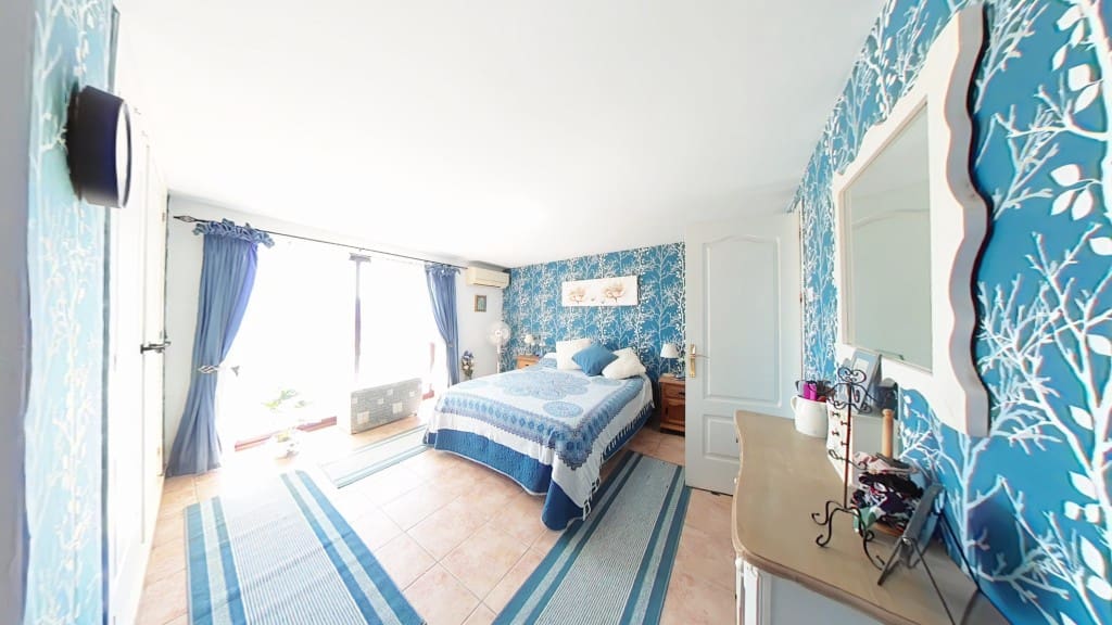 4 makuuhuone Omakotitalo myytävänä paikassa Periana mukana uima-altaan - 275 000 € (Ref: 9355568)