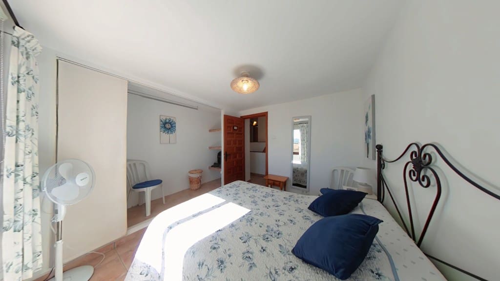 4 makuuhuone Omakotitalo myytävänä paikassa Periana mukana uima-altaan - 275 000 € (Ref: 9355568)