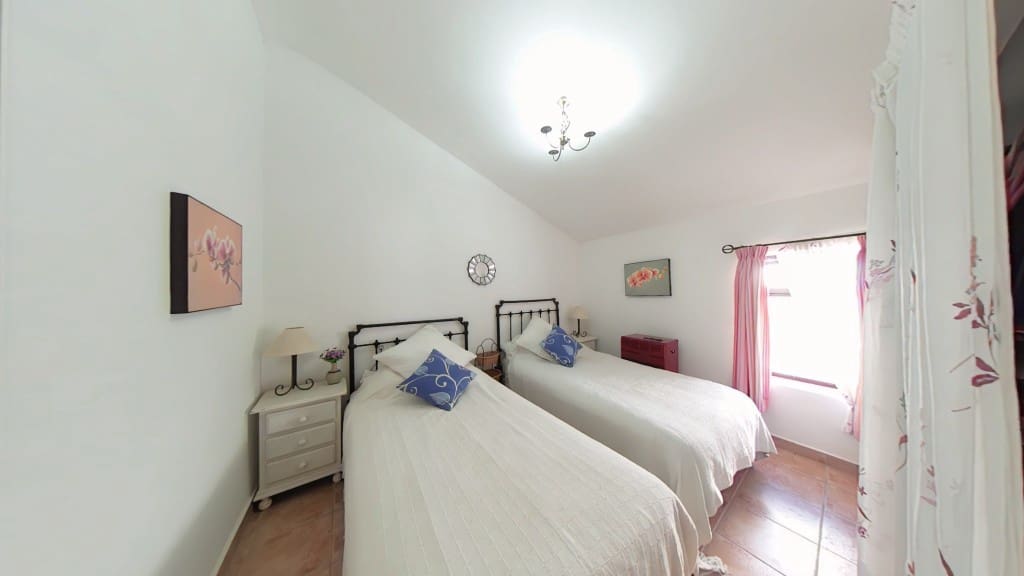 4 makuuhuone Omakotitalo myytävänä paikassa Periana mukana uima-altaan - 275 000 € (Ref: 9355568)