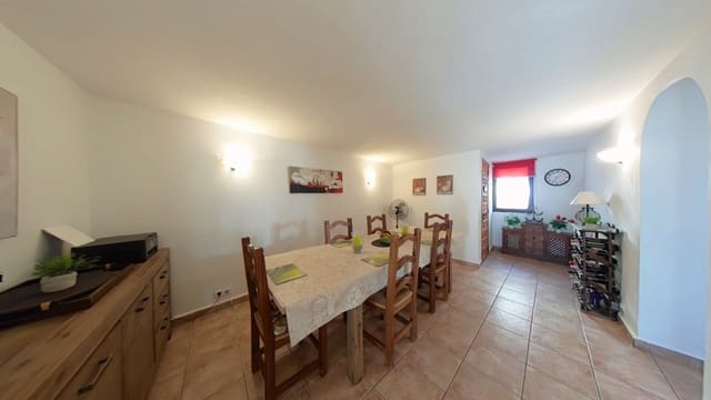 4 makuuhuone Omakotitalo myytävänä paikassa Periana mukana uima-altaan - 275 000 € (Ref: 9355568)