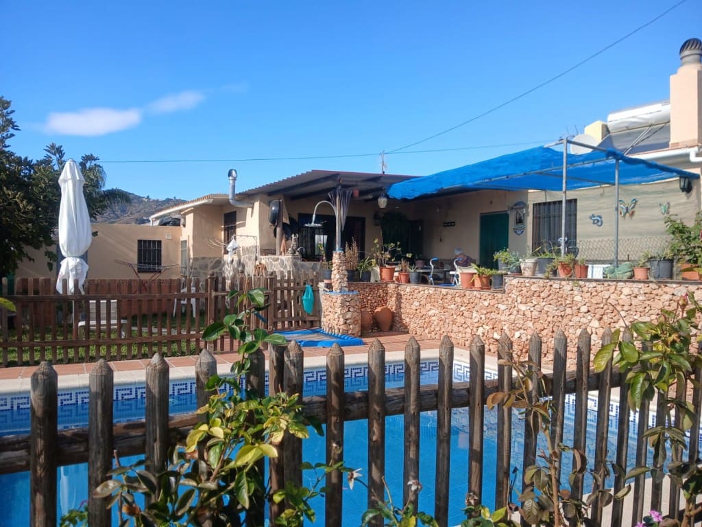 2 soveværelse Finca/Landehus til salg i Nerja med swimmingpool - € 465.000 (Ref: 9419025)