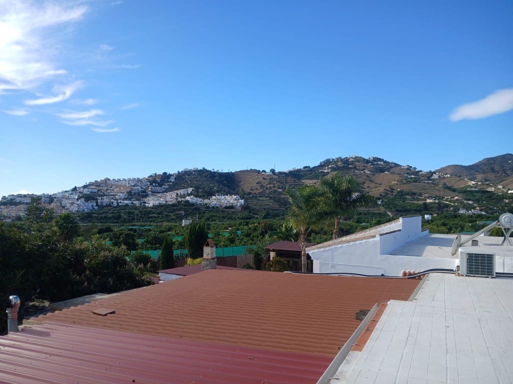 2 soveværelse Finca/Landehus til salg i Nerja med swimmingpool - € 465.000 (Ref: 9419025)