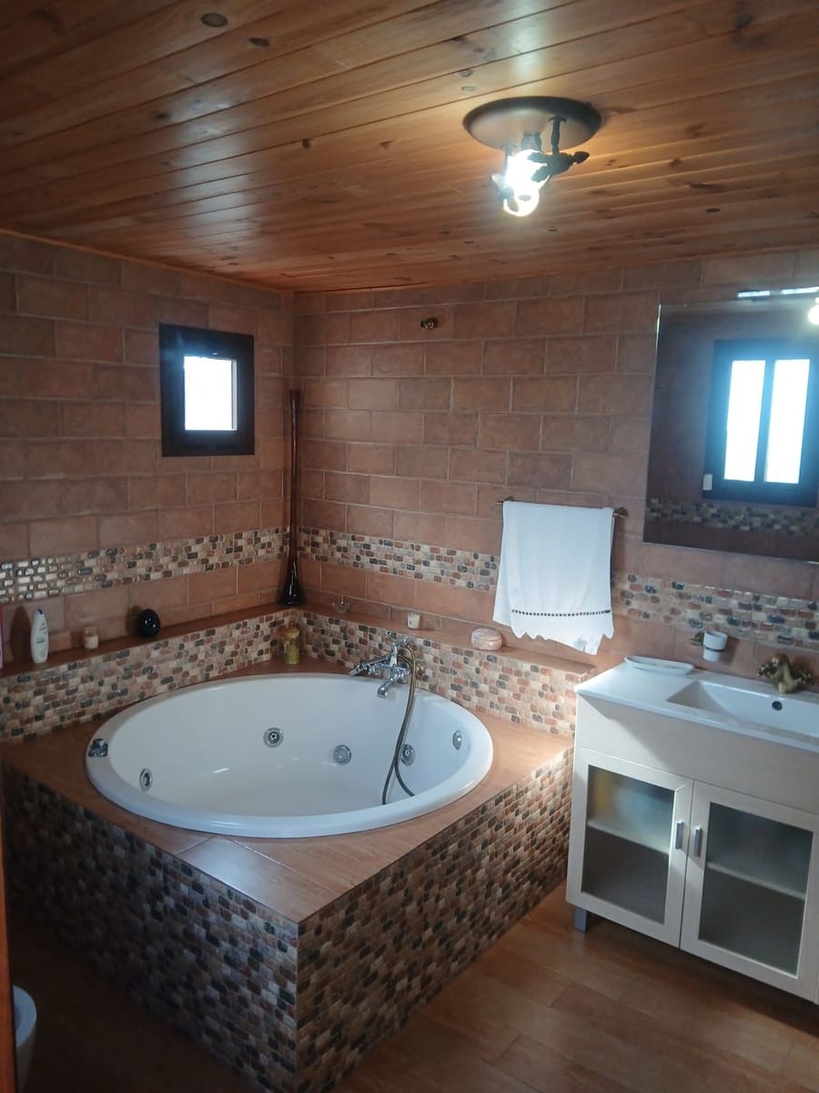 2 soveværelse Finca/Landehus til salg i Nerja med swimmingpool - € 465.000 (Ref: 9419025)