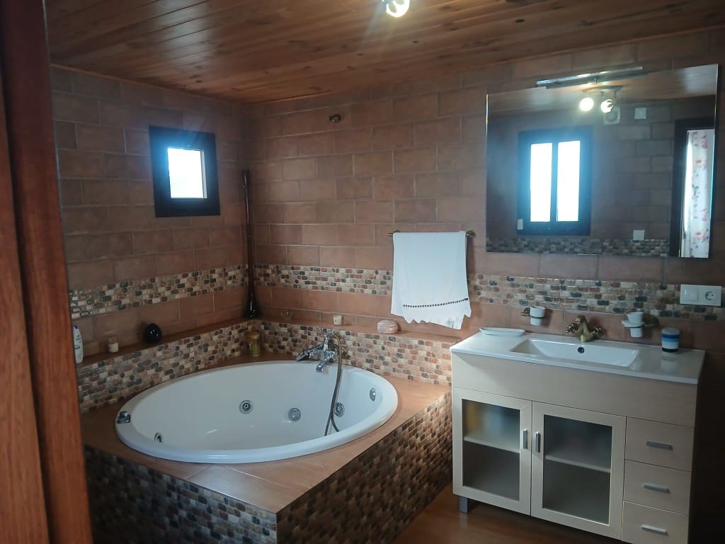 2 soveværelse Finca/Landehus til salg i Nerja med swimmingpool - € 465.000 (Ref: 9419025)