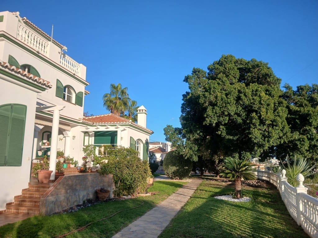 4 makuuhuone Huvila myytävänä paikassa Torrox-Costa mukana uima-altaan - 1 100 000 € (Ref: 9433062)