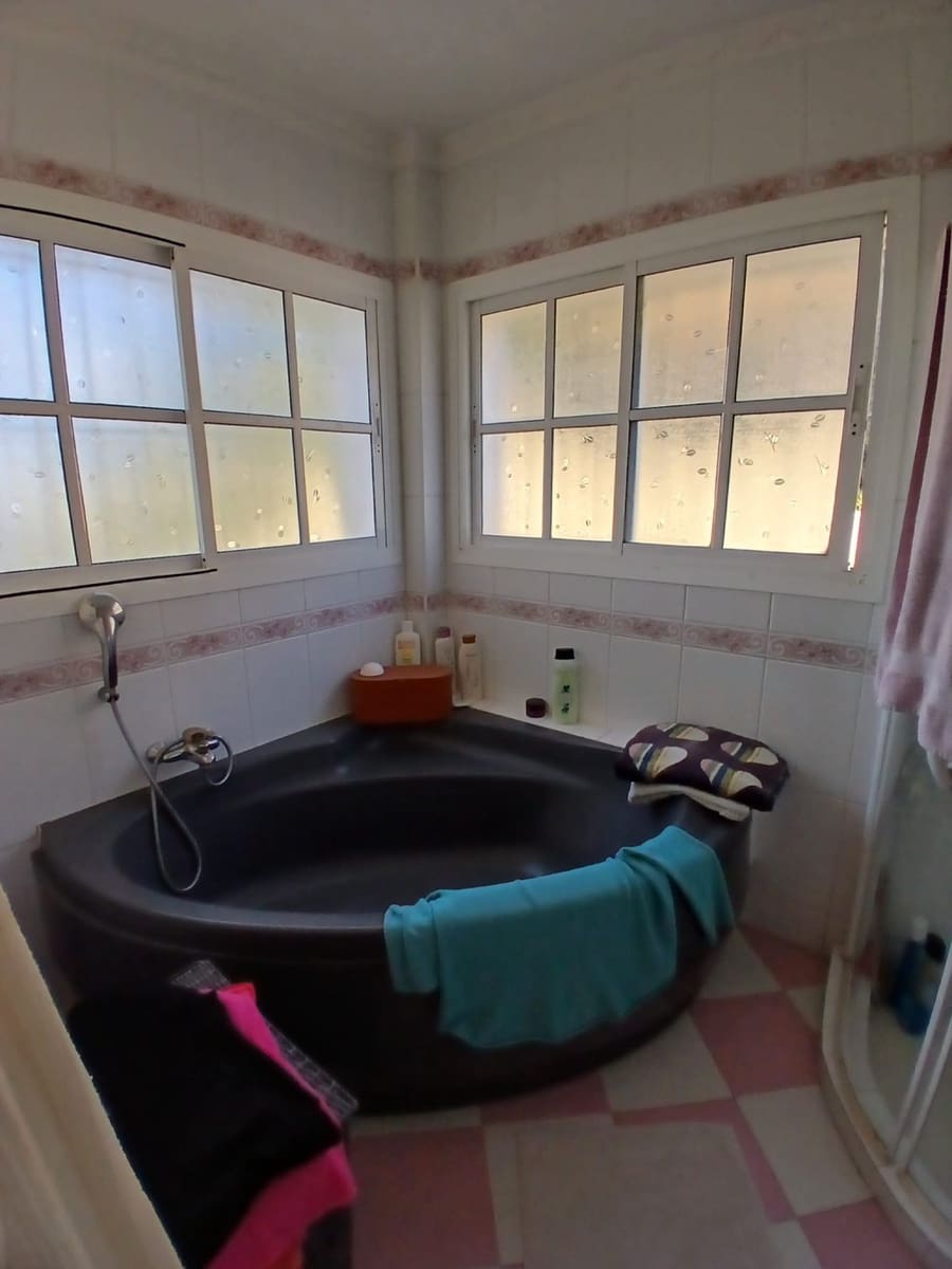 4 makuuhuone Huvila myytävänä paikassa Torrox-Costa mukana uima-altaan - 1 100 000 € (Ref: 9433062)