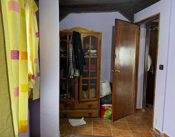 9 soveværelse Byhus til salg i Corumbela, Sayalonga - € 89.000 (Ref: 9535517)