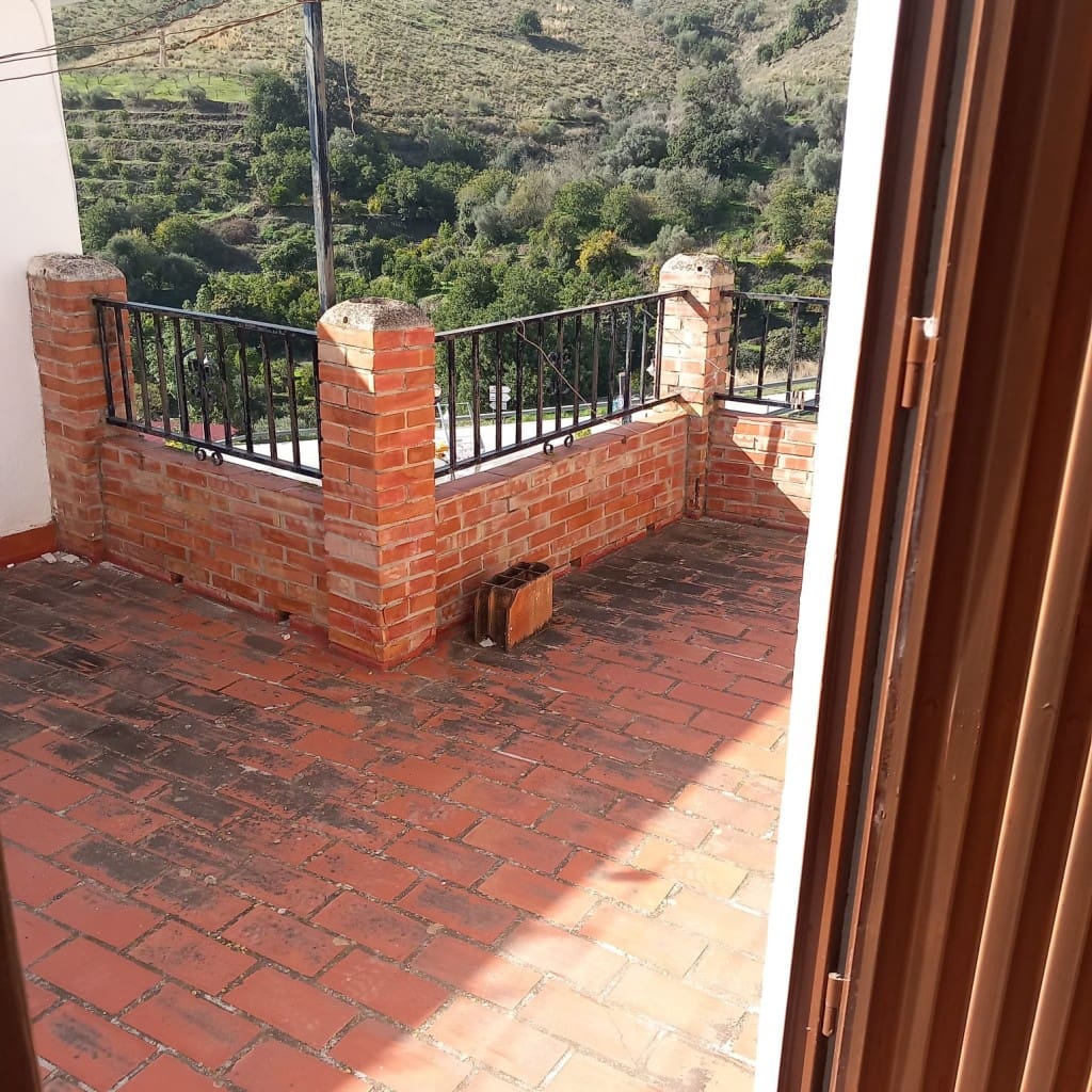 4 bedroom Townhouse for sale in Salares - € 59,000 (Ref: 9535518)