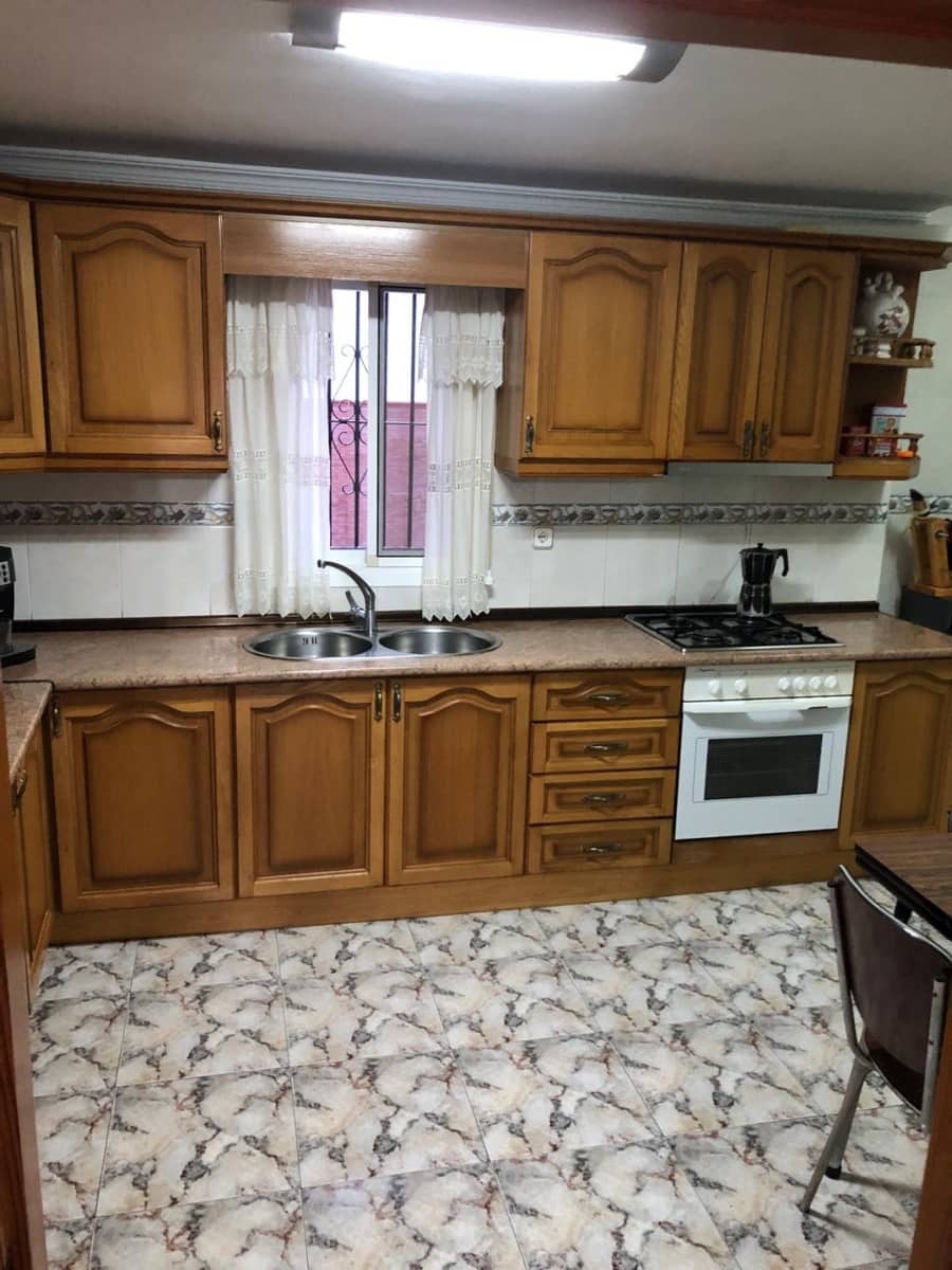 4 bedroom Townhouse for sale in Vinuela - € 150,000 (Ref: 9643766)