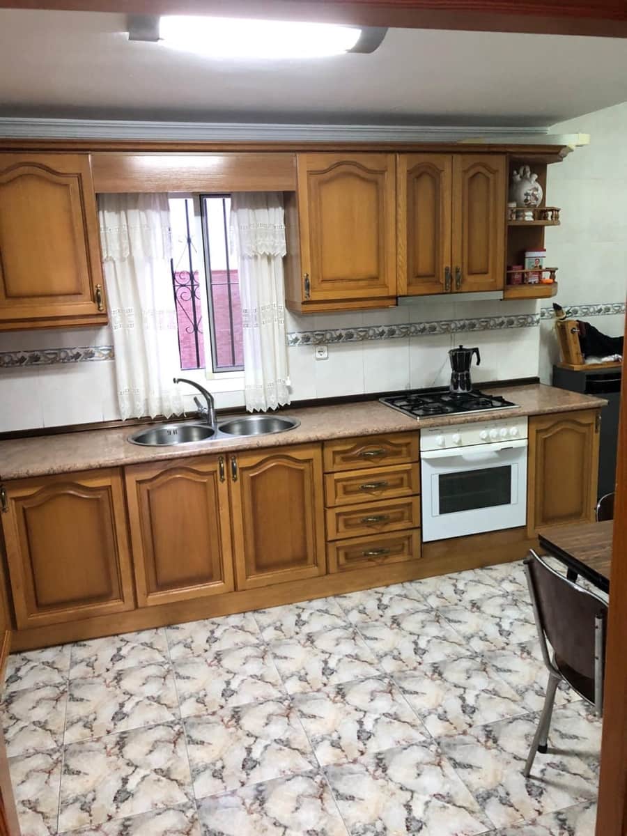 4 bedroom Townhouse for sale in Vinuela - € 150,000 (Ref: 9643766)