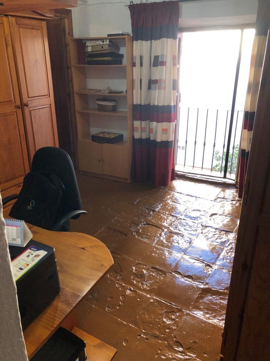 4 bedroom Townhouse for sale in Vinuela - € 150,000 (Ref: 9643766)