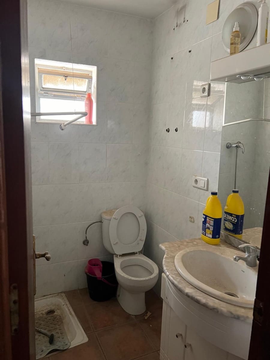 Casa de 6 habitaciones en Salares en venta - 81.000 € (Ref: 9676780)