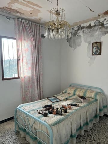 Casa de 6 habitaciones en Salares en venta - 81.000 € (Ref: 9676780)