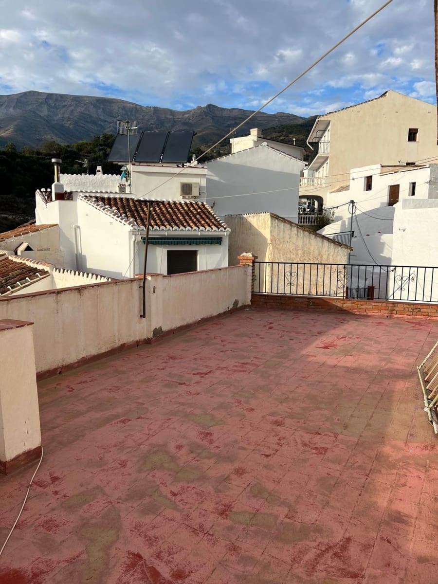 Casa de 6 habitaciones en Salares en venta - 81.000 € (Ref: 9676780)