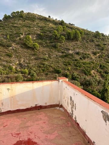 Casa de 6 habitaciones en Salares en venta - 81.000 € (Ref: 9676780)