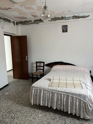 Casa de 6 habitaciones en Salares en venta - 81.000 € (Ref: 9676780)