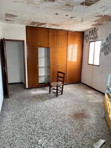 Casa de 6 habitaciones en Salares en venta - 81.000 € (Ref: 9676780)