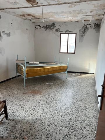 Casa de 6 habitaciones en Salares en venta - 81.000 € (Ref: 9676780)