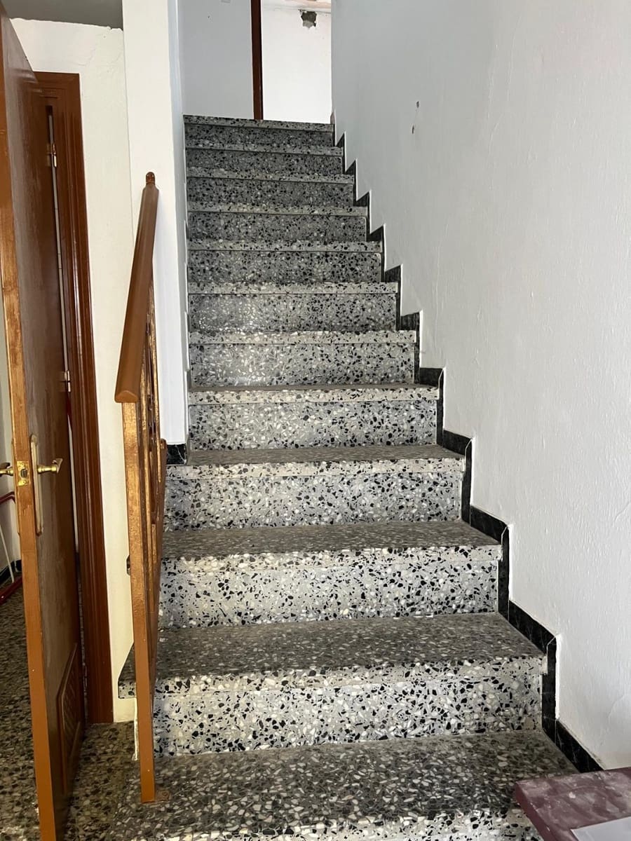 Casa de 6 habitaciones en Salares en venta - 81.000 € (Ref: 9676780)