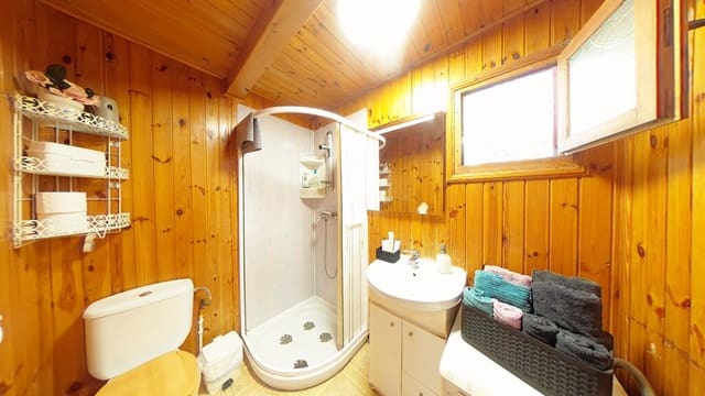 2 slaapkamer Houten huis te koop in Vélez-Málaga met zwembad - € 155.000 (Ref: 9751701)