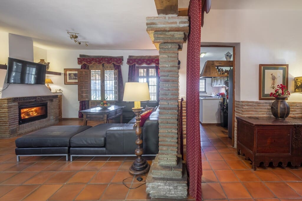 6 bedroom Finca/Country House for sale in Sayalonga with pool - € 690,000 (Ref: 9839010)