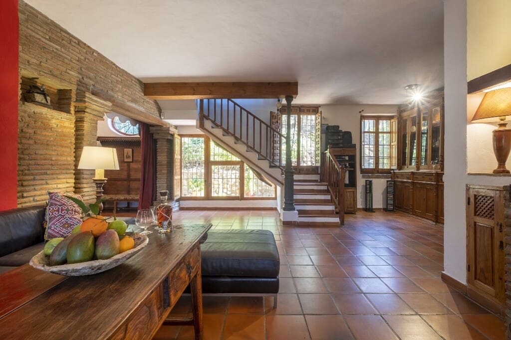 6 bedroom Finca/Country House for sale in Sayalonga with pool - € 690,000 (Ref: 9839010)