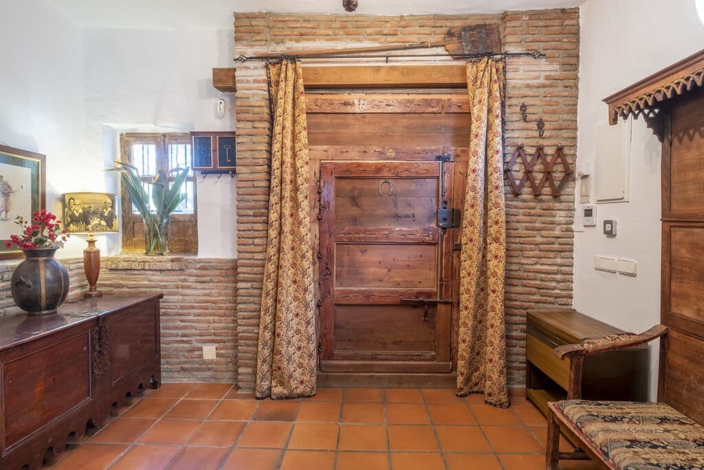 6 bedroom Finca/Country House for sale in Sayalonga with pool - € 690,000 (Ref: 9839010)
