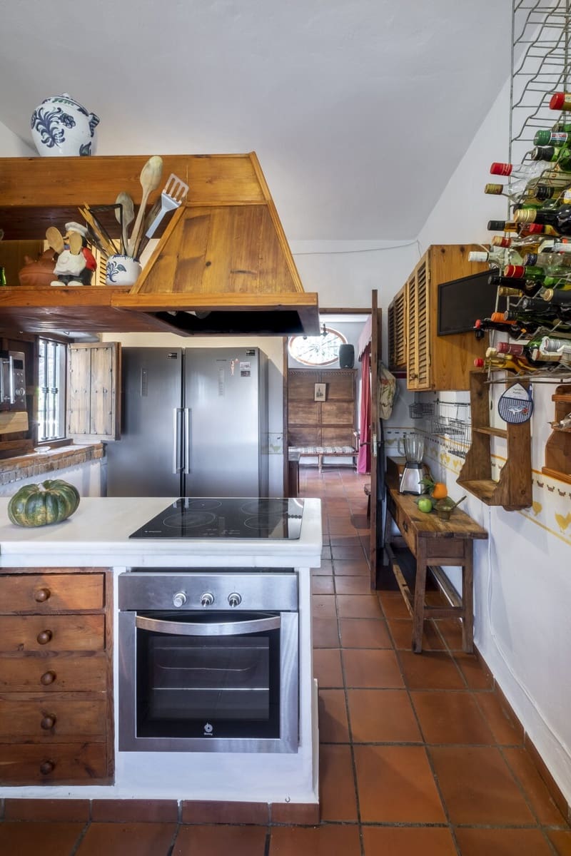 6 bedroom Finca/Country House for sale in Sayalonga with pool - € 690,000 (Ref: 9839010)
