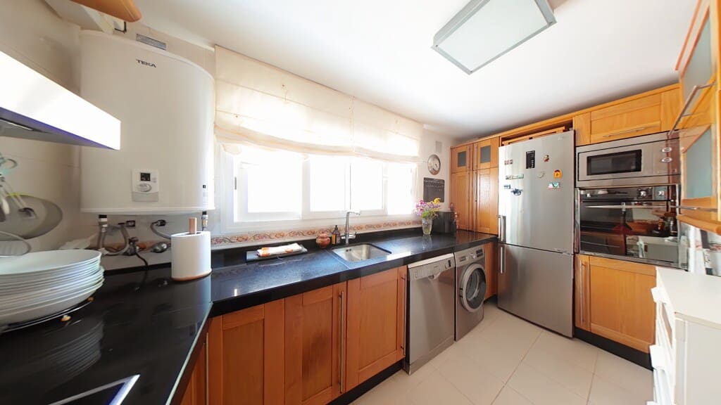2 makuuhuone Huoneisto myytävänä paikassa Torrox-Costa - 365 000 € (Ref: 9887957)