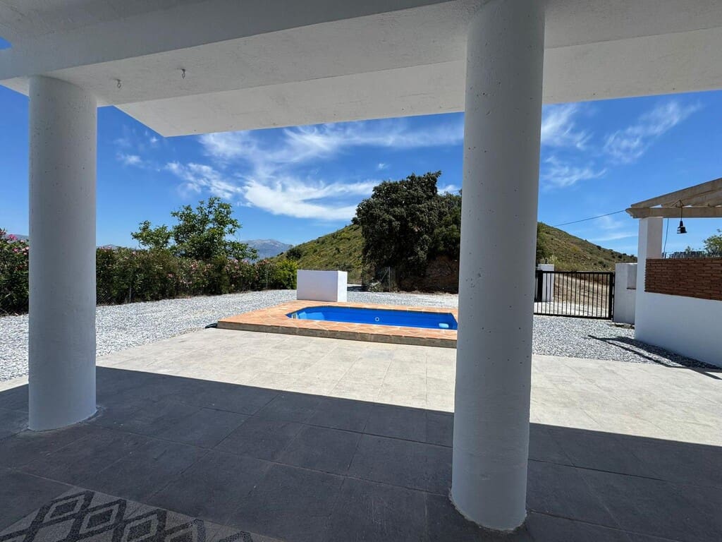3 bedroom Finca/Country House for sale in Cutar with pool - € 345,000 (Ref: 9896363)