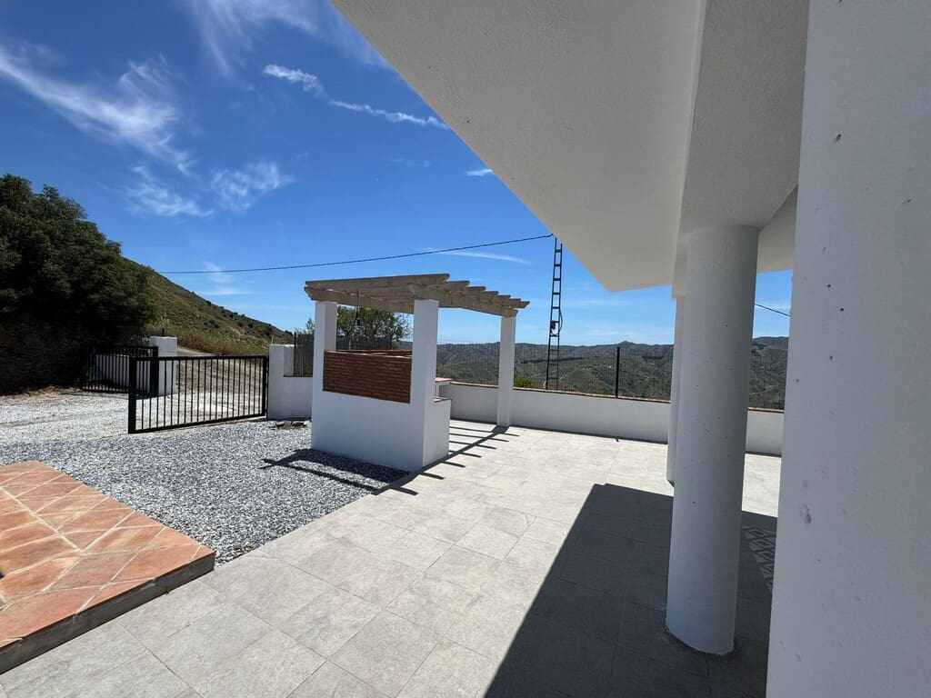 3 bedroom Finca/Country House for sale in Cutar with pool - € 345,000 (Ref: 9896363)