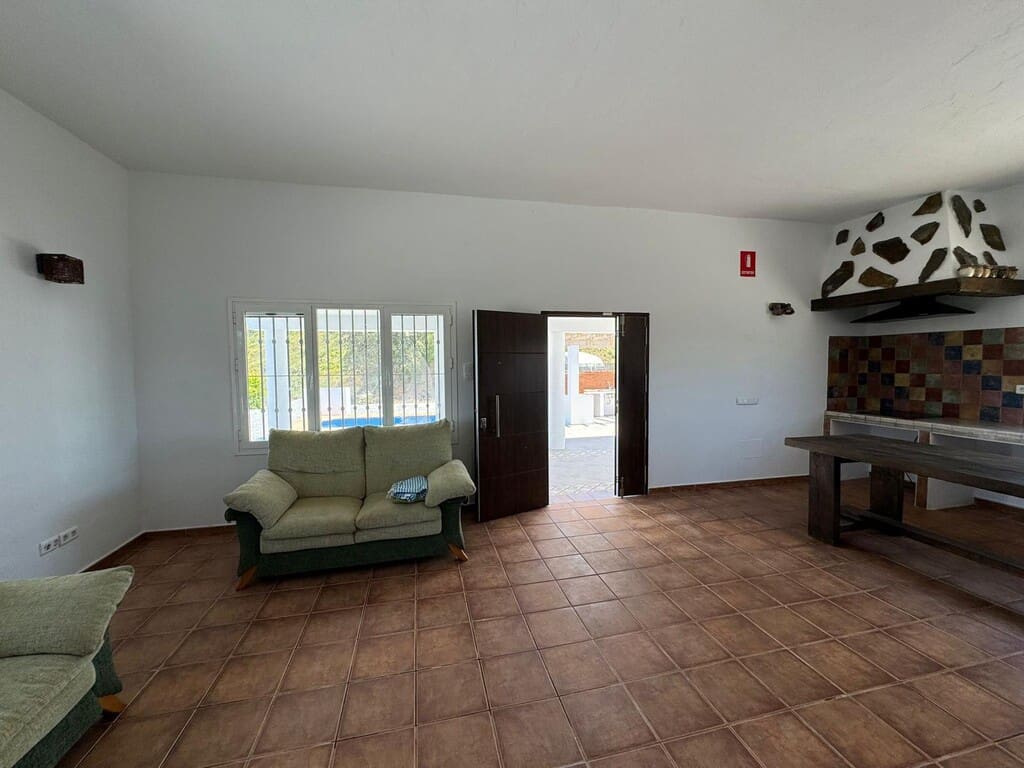 3 bedroom Finca/Country House for sale in Cutar with pool - € 345,000 (Ref: 9896363)