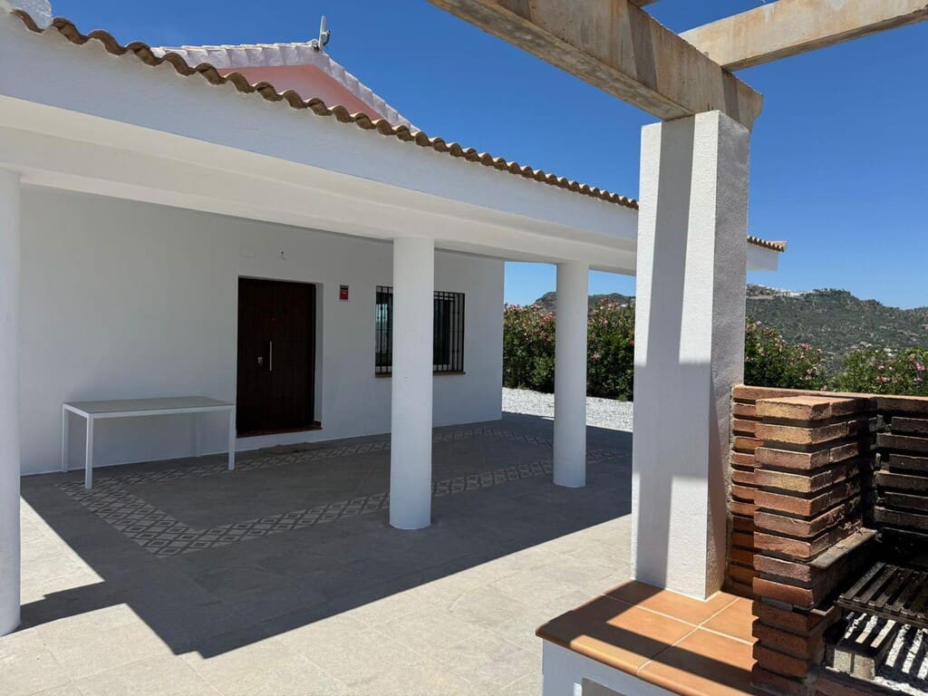 3 bedroom Finca/Country House for sale in Cutar with pool - € 345,000 (Ref: 9896363)