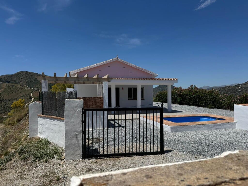 3 bedroom Finca/Country House for sale in Cutar with pool - € 345,000 (Ref: 9896363)
