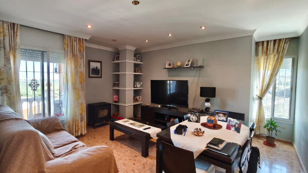 6 chambre Finca/Maison de Campagne à vendre à Velez-Malaga avec piscine - 350 000 € (Ref: 9903965)