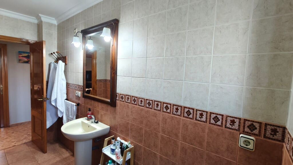 6 chambre Finca/Maison de Campagne à vendre à Velez-Malaga avec piscine - 350 000 € (Ref: 9903965)