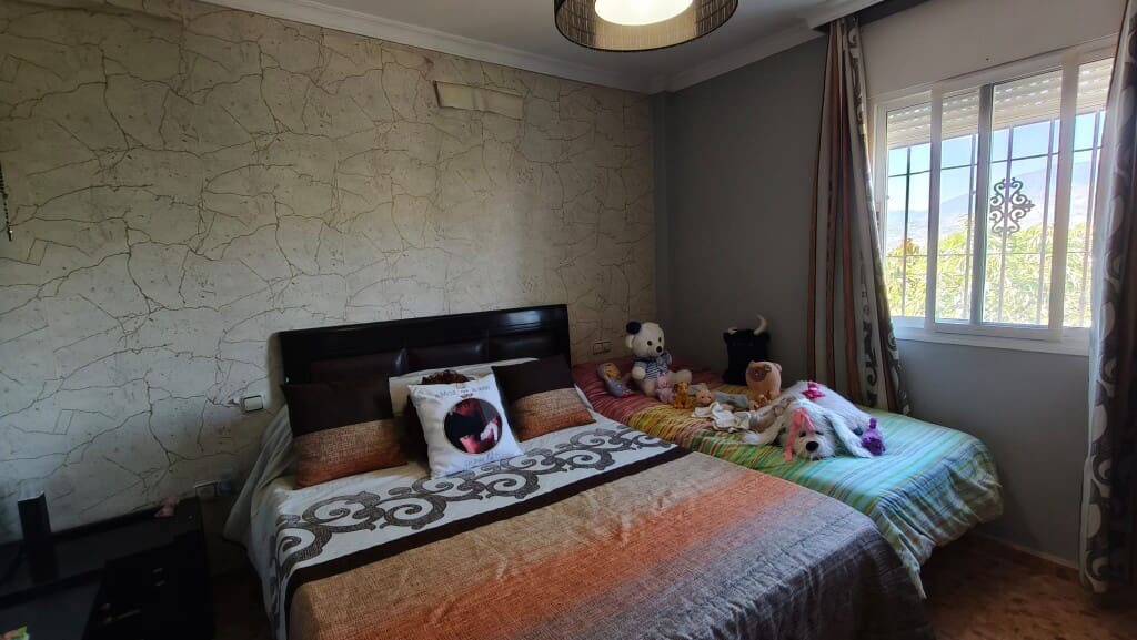 6 chambre Finca/Maison de Campagne à vendre à Velez-Malaga avec piscine - 350 000 € (Ref: 9903965)