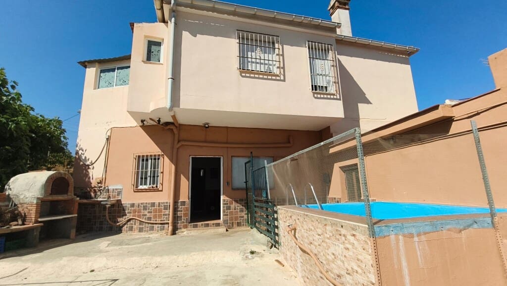 6 chambre Finca/Maison de Campagne à vendre à Velez-Malaga avec piscine - 350 000 € (Ref: 9903965)