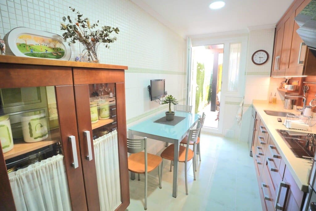 3 sovrum Lägenhet till salu i Malaga stad med pool - 660 000 € (Ref: 9906930)