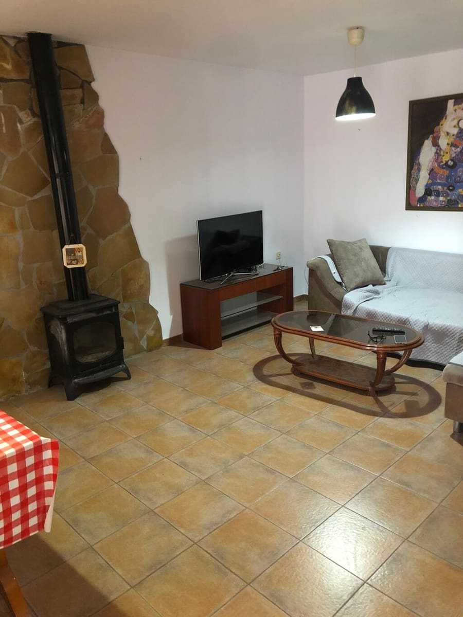 Casa de 9 habitaciones en Sayalonga en venta - 235.000 € (Ref: 9906931)